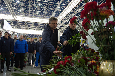 Возложение цветов в аэропорту г. Сочи