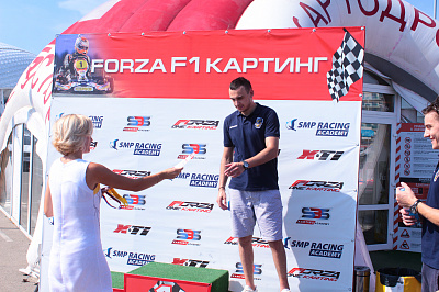 Игроки "Сочи" на картодроме Forza One Sochi