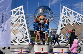 Талисман Лео и Sochi Queens представили ХК «Сочи» на празднике «Спортивный Сириус»